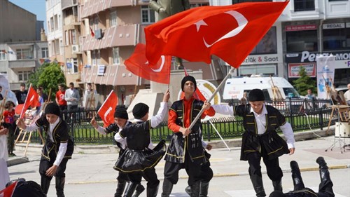 19 Mayıs Atatürk’ü Anma,Gençlik ve Spor Bayramı Halkın Coşkulu Katılımıyla Kutlandı