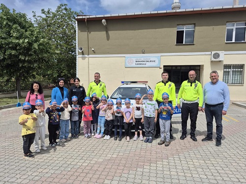 İlçe Emniyet Müdürlüğümüz Trafik ekiplerince, Trafik Haftası münasebetiyle öğrencilere trafik eğitimi verilmiştir. 🚔🚦