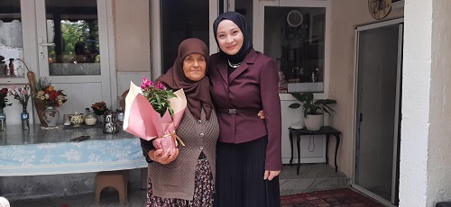 Kaymakamımız Sn. Rabia NAÇAR ÇANAKCIOĞLU Anneler Günü münasebetiyle Şehit annelerimizi ziyaret ederek Anneler Gününü kutladı.