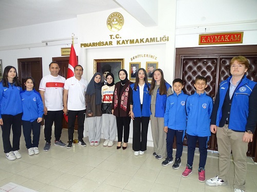 Kaymakamımız, Gençlik Haftası dolayısıyla Gençlik ve Spor İlçe Müdürü Hekim DEMİRCİ ile beraberindekileri Makamında kabul etti.